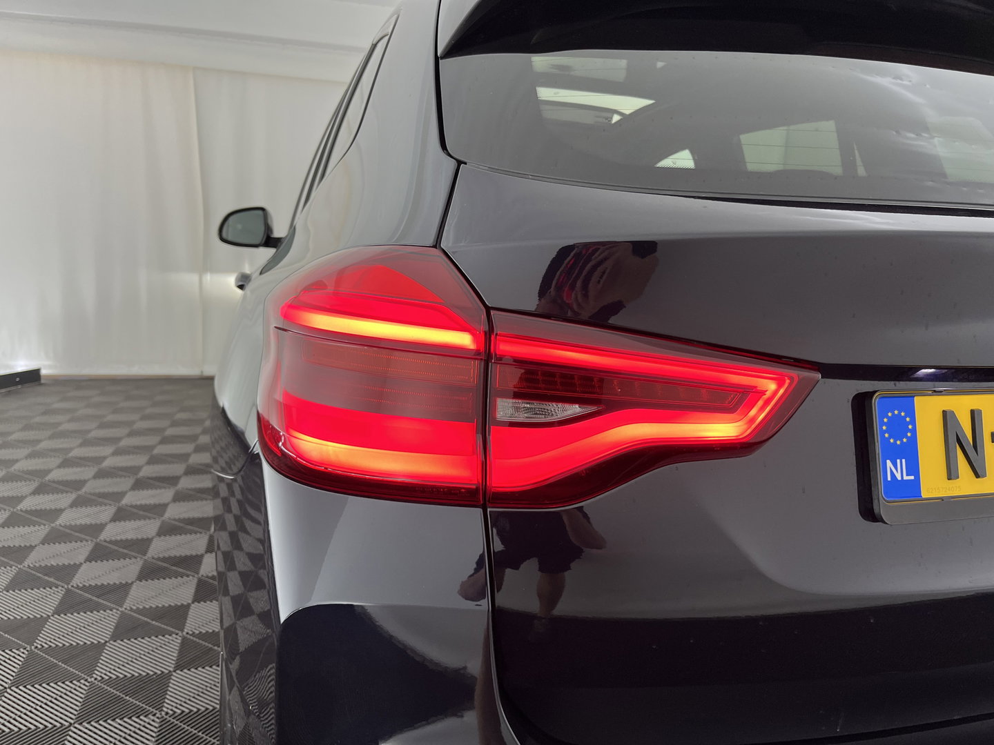 BMW iX3 Executive 80 kWh [3-Fase-11kW ] {SoH-99%} (INCL-BTW) Aut. *HEATPUMP | PANO | LEATHER | ADAPTIVE-CRUISE | FULL-LED | BLIND-SPOT | MEMORY-PACK | DIGI-COCKPIT | HEATED-COMFORTSEATS | KEYLESS | CAMERA | DAB+ | TOWBAR | 19''ALU*