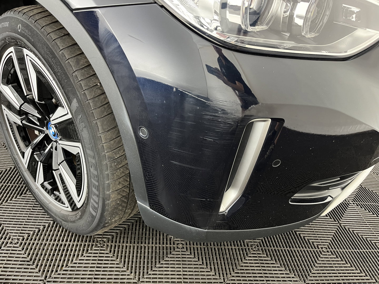 BMW iX3 Executive 80 kWh [3-Fase-11kW ] {SoH-99%} (INCL-BTW) Aut. *HEATPUMP | PANO | LEATHER | ADAPTIVE-CRUISE | FULL-LED | BLIND-SPOT | MEMORY-PACK | DIGI-COCKPIT | HEATED-COMFORTSEATS | KEYLESS | CAMERA | DAB+ | TOWBAR | 19''ALU*