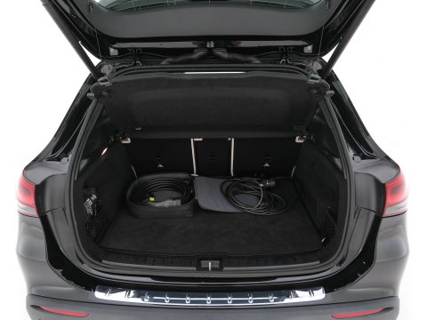 Mercedes-Benz EQA 350 4MATIC Luxury Line 67 kWh [ 3-Fase-11kW ]{SoH-94%} (INCL-BTW) *HEATPUMP | LEATHER | FULL-LED | BLINDSPOT | WIDESCREEN-DIGICOCKPIT | HEATED-SPORTSEATS | CAMERA | NAVI-FULLMAP | DAB | AMBIENTLIGHT | KEYLESS | LANE-ASSIST | 18''ALU*