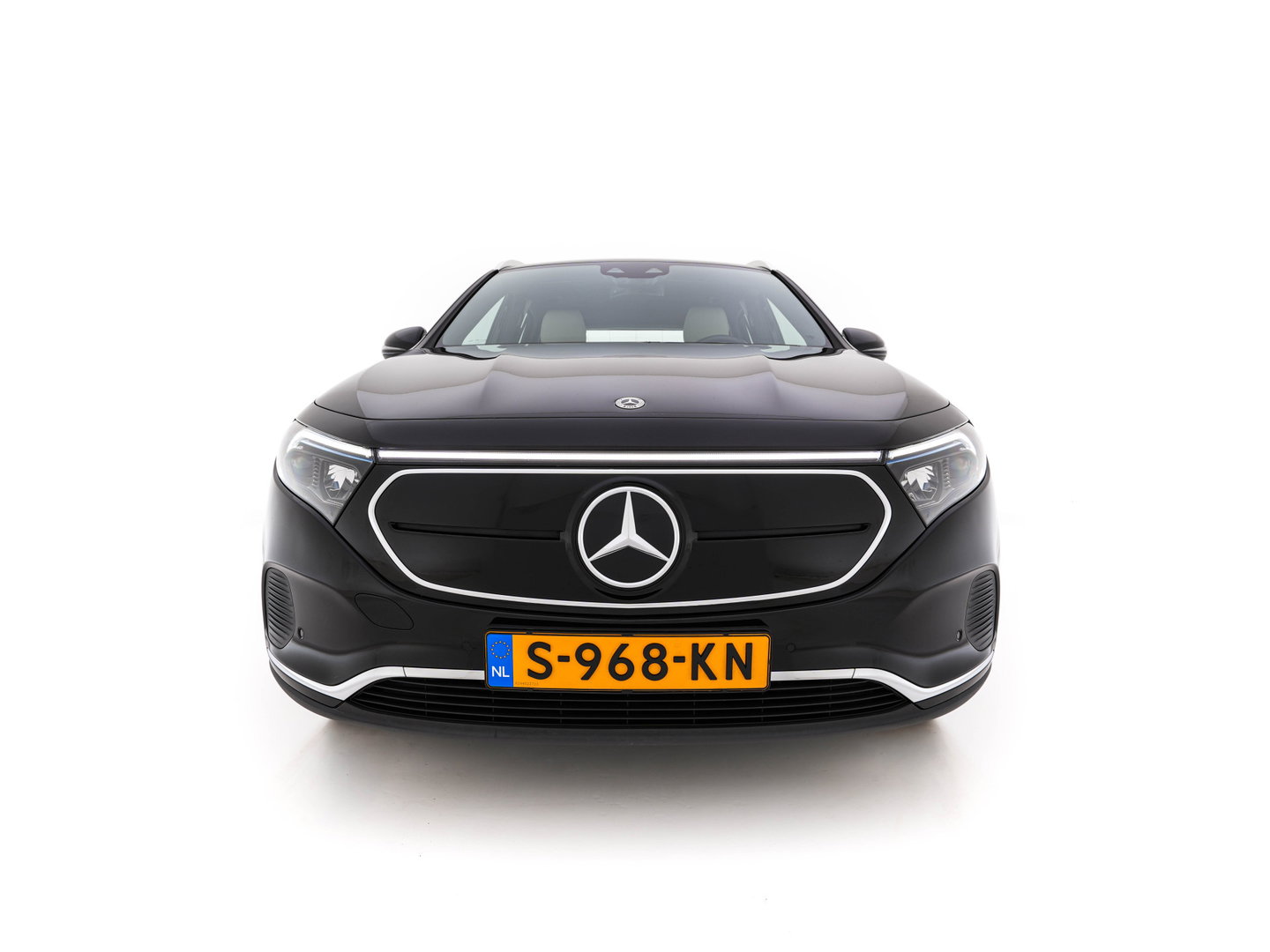 Mercedes-Benz EQA 350 4MATIC Luxury Line 67 kWh [ 3-Fase-11kW ]{SoH-94%} (INCL-BTW) *HEATPUMP | LEATHER | FULL-LED | BLINDSPOT | WIDESCREEN-DIGICOCKPIT | HEATED-SPORTSEATS | CAMERA | NAVI-FULLMAP | DAB | AMBIENTLIGHT | KEYLESS | LANE-ASSIST | 18''ALU*