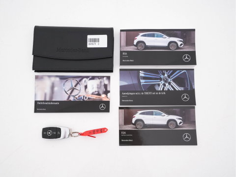 Mercedes-Benz EQA 350 4MATIC Luxury Line 67 kWh [ 3-Fase-11kW ]{SoH-94%} (INCL-BTW) *HEATPUMP | LEATHER | FULL-LED | BLINDSPOT | WIDESCREEN-DIGICOCKPIT | HEATED-SPORTSEATS | CAMERA | NAVI-FULLMAP | DAB | AMBIENTLIGHT | KEYLESS | LANE-ASSIST | 18''ALU*