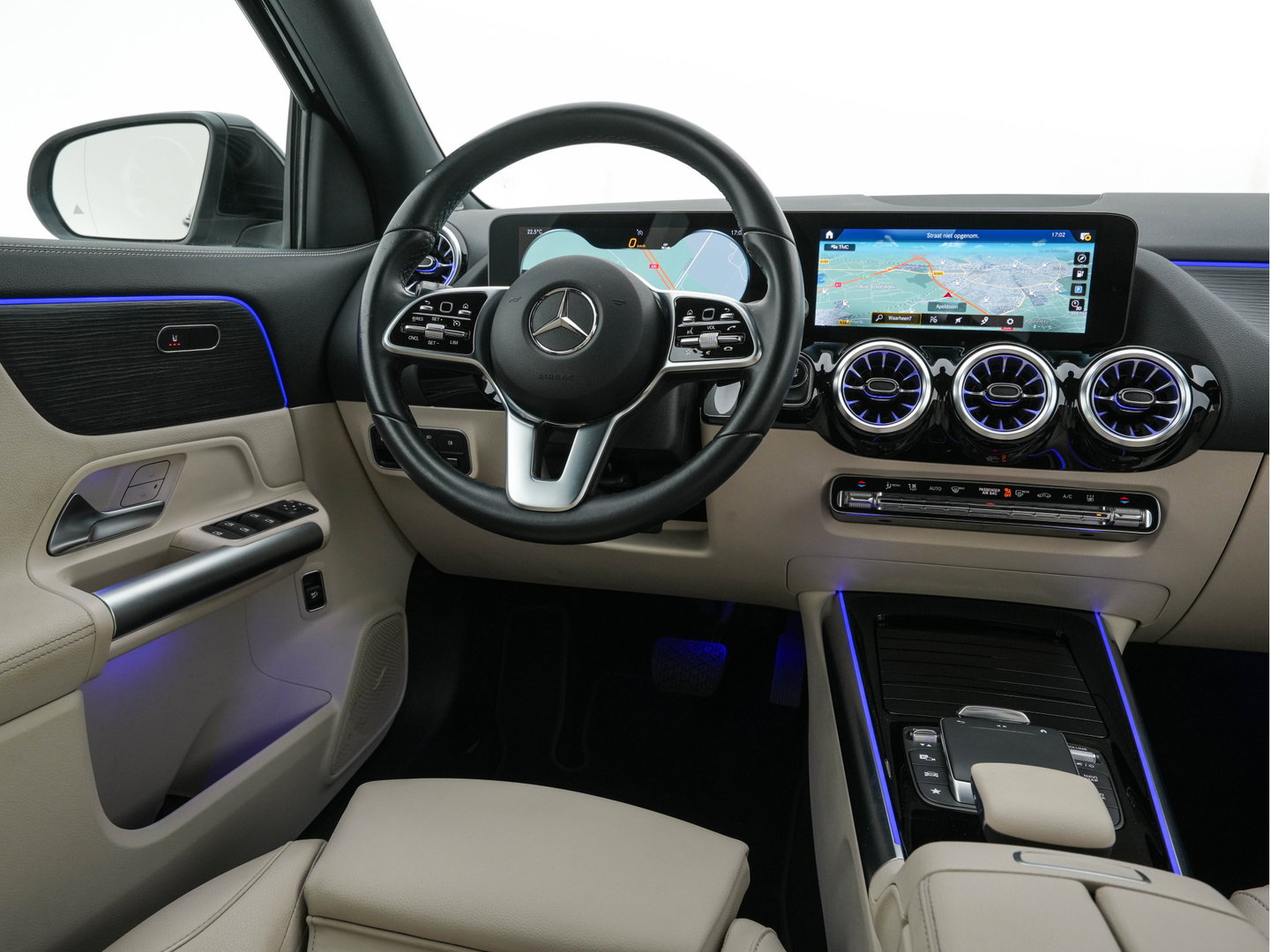 Mercedes-Benz EQA 350 4MATIC Luxury Line 67 kWh [ 3-Fase-11kW ]{SoH-94%} (INCL-BTW) *HEATPUMP | LEATHER | FULL-LED | BLINDSPOT | WIDESCREEN-DIGICOCKPIT | HEATED-SPORTSEATS | CAMERA | NAVI-FULLMAP | DAB | AMBIENTLIGHT | KEYLESS | LANE-ASSIST | 18''ALU*