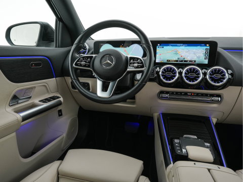 Mercedes-Benz EQA 350 4MATIC Luxury Line 67 kWh [ 3-Fase-11kW ]{SoH-94%} (INCL-BTW) *HEATPUMP | LEATHER | FULL-LED | BLINDSPOT | WIDESCREEN-DIGICOCKPIT | HEATED-SPORTSEATS | CAMERA | NAVI-FULLMAP | DAB | AMBIENTLIGHT | KEYLESS | LANE-ASSIST | 18''ALU*