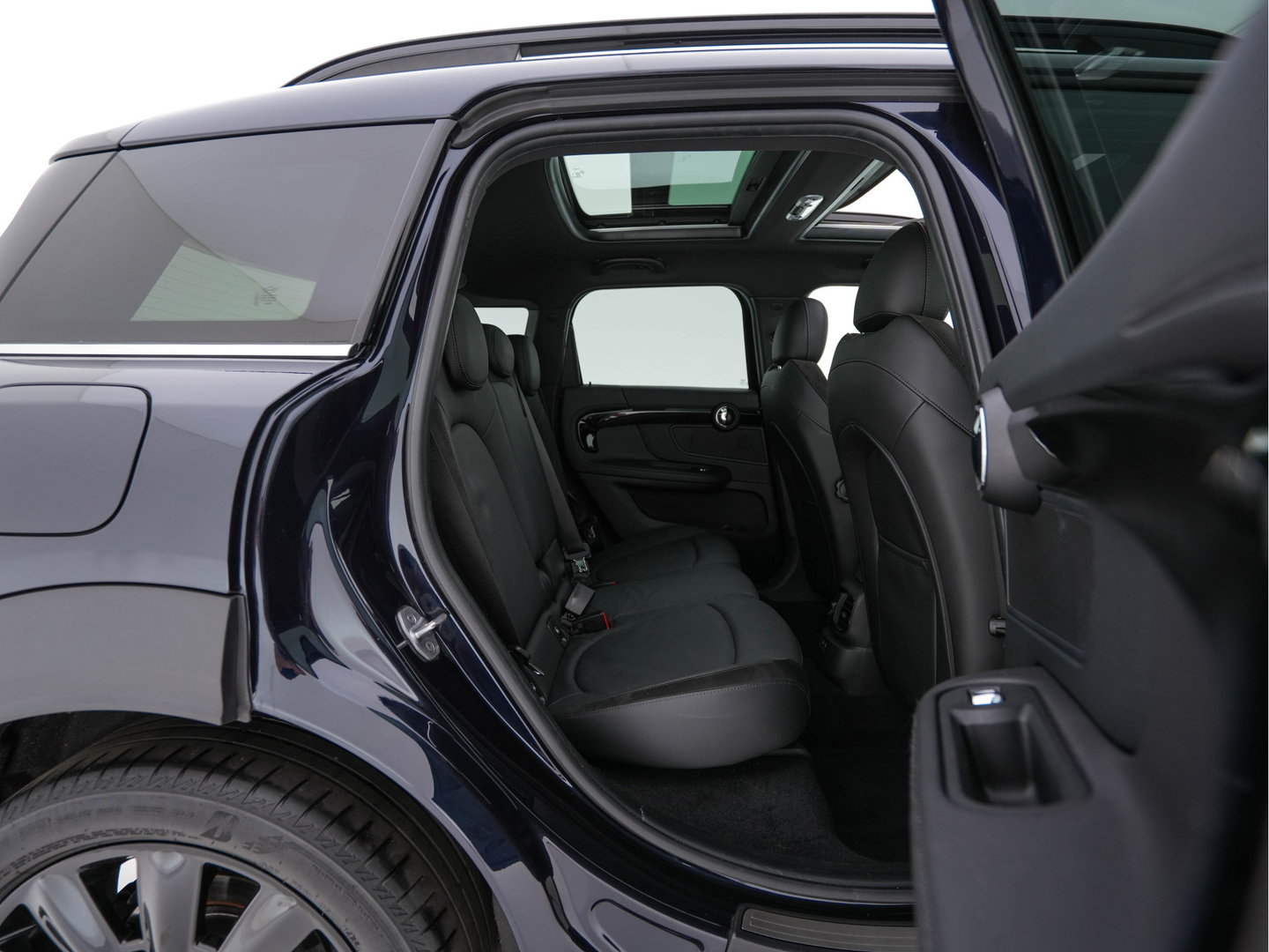 MINI Countryman 1.5 Cooper Chili Aut. *PANO | LEATHER-FABRIC | FULL-LED | HARMAN/KARDON | HEATED-SPORTSEATS | KEYLESS | NAVI-FULLMAP | PRIVACY-GLASS | AMBIENTLIGHT | ECC | PDC | CRUISE | 18''ALU*