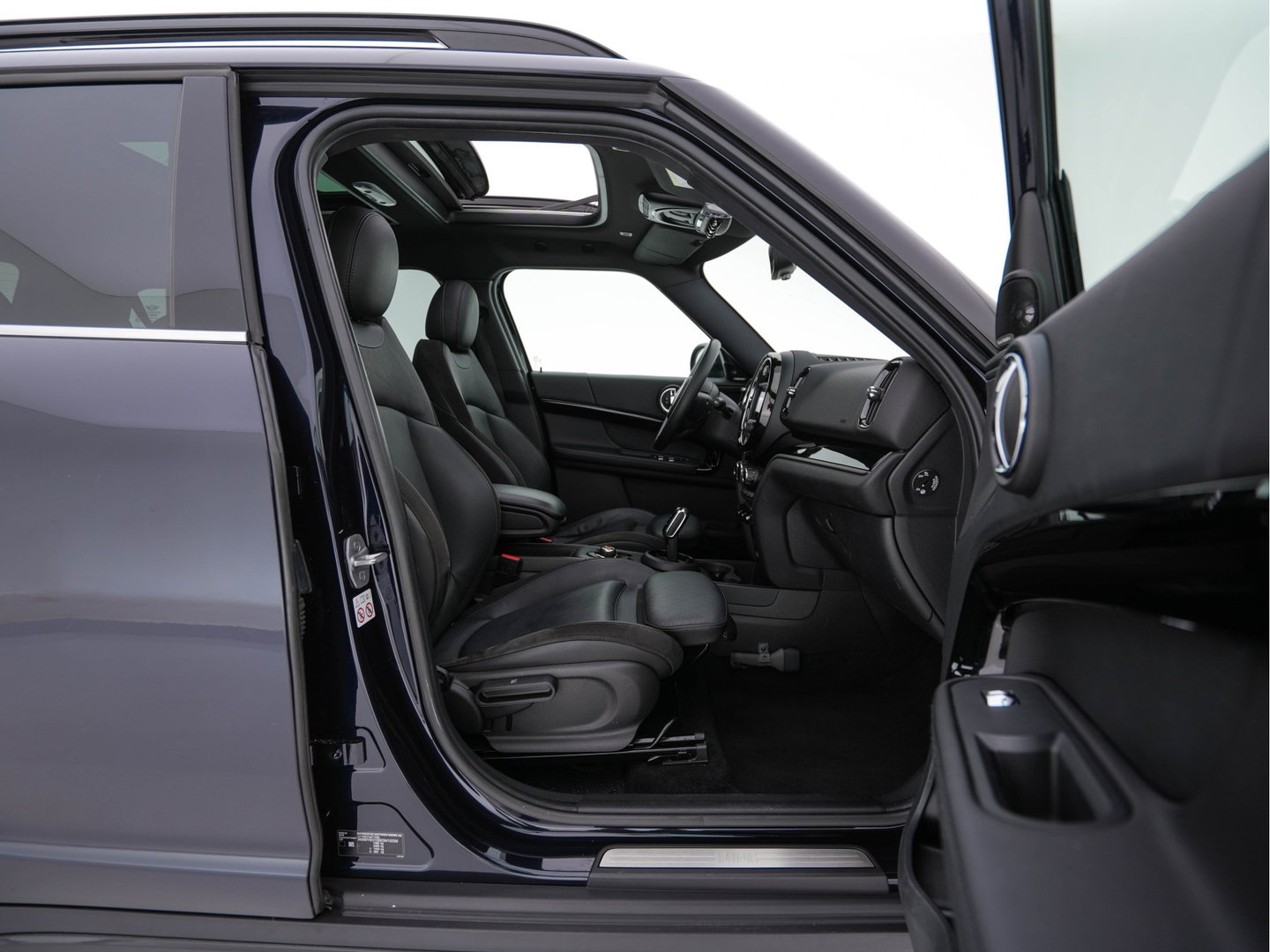 MINI Countryman 1.5 Cooper Chili Aut. *PANO | LEATHER-FABRIC | FULL-LED | HARMAN/KARDON | HEATED-SPORTSEATS | KEYLESS | NAVI-FULLMAP | PRIVACY-GLASS | AMBIENTLIGHT | ECC | PDC | CRUISE | 18''ALU*