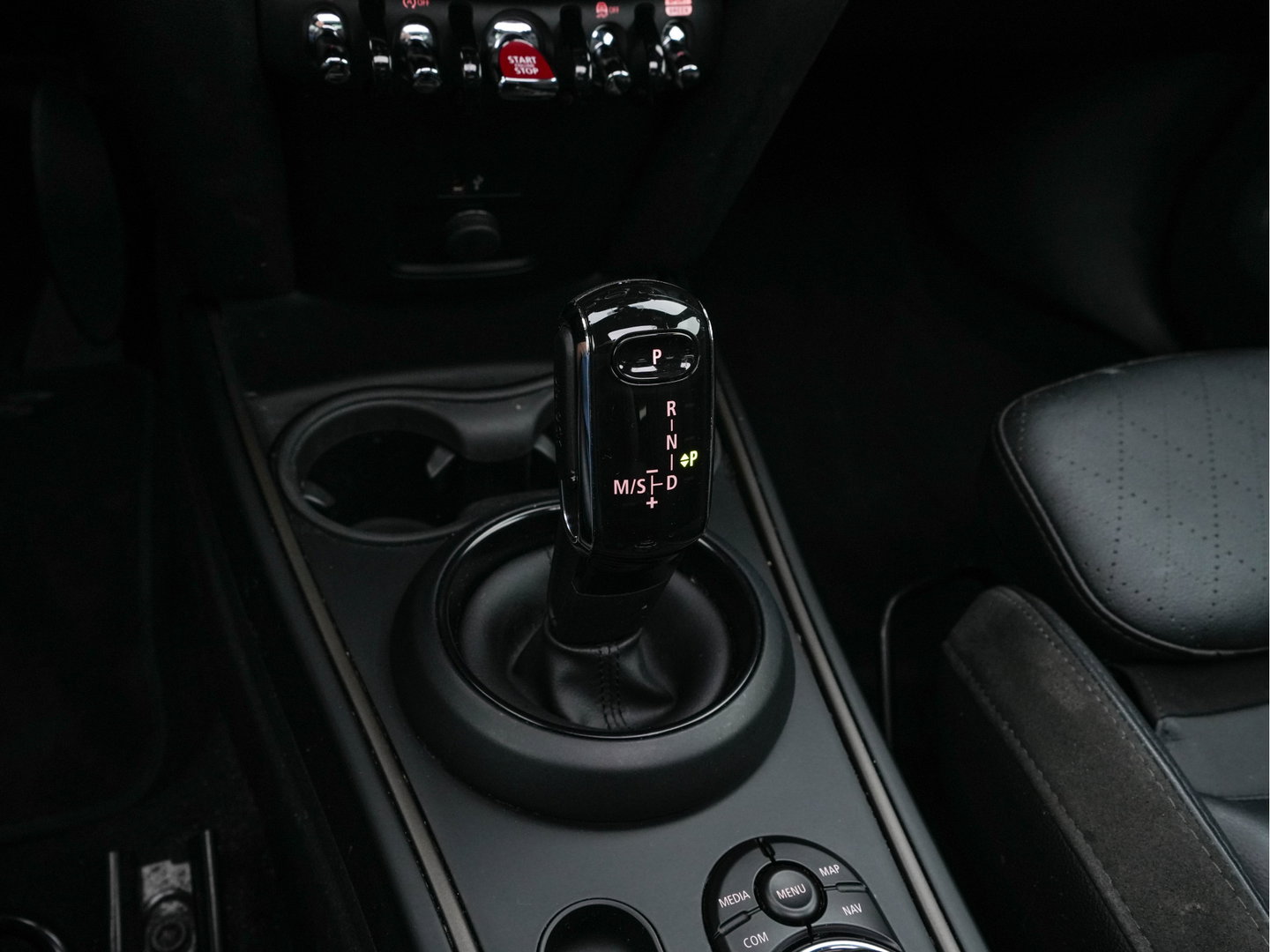 MINI Countryman 1.5 Cooper Chili Aut. *PANO | LEATHER-FABRIC | FULL-LED | HARMAN/KARDON | HEATED-SPORTSEATS | KEYLESS | NAVI-FULLMAP | PRIVACY-GLASS | AMBIENTLIGHT | ECC | PDC | CRUISE | 18''ALU*