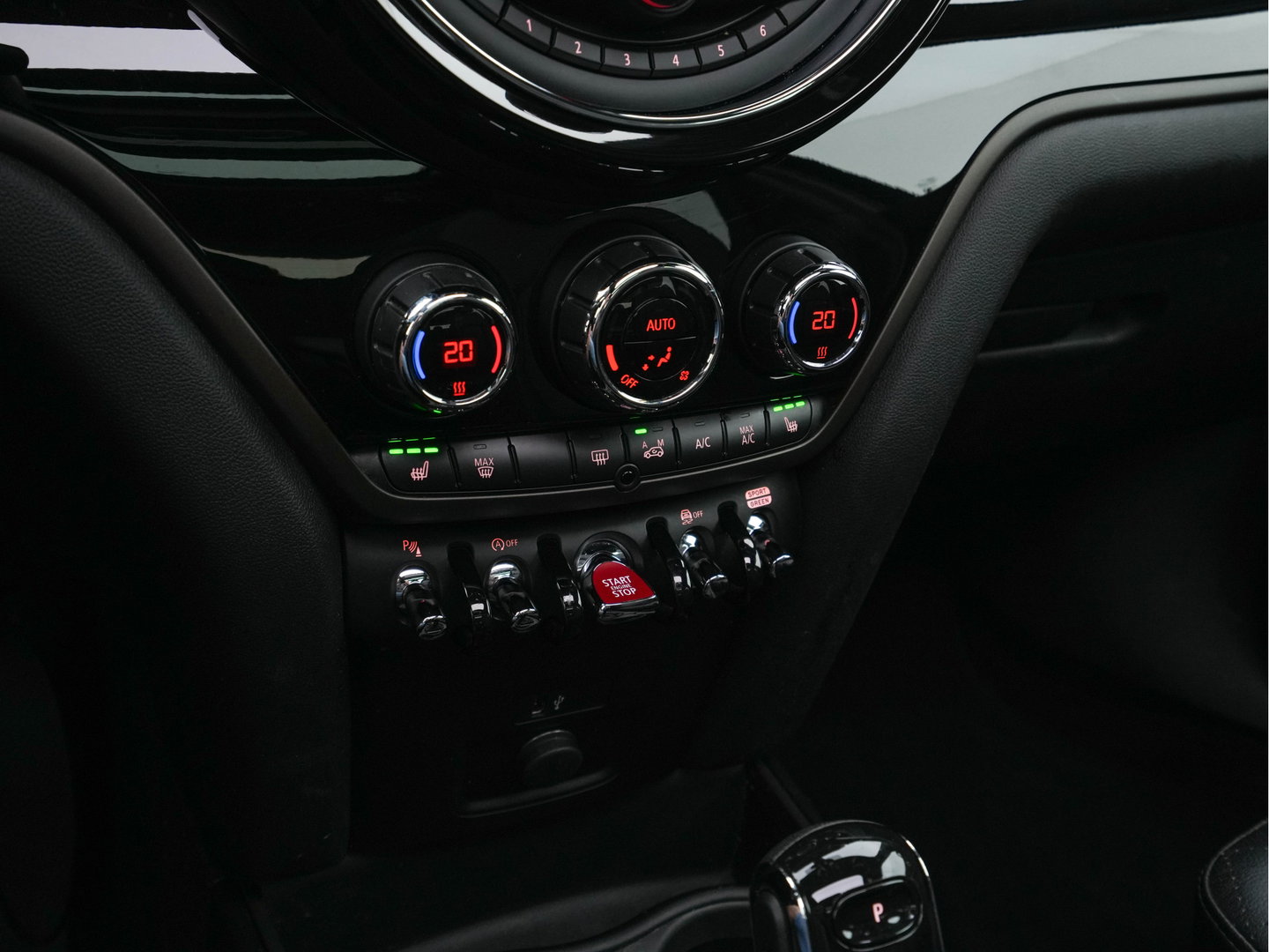 MINI Countryman 1.5 Cooper Chili Aut. *PANO | LEATHER-FABRIC | FULL-LED | HARMAN/KARDON | HEATED-SPORTSEATS | KEYLESS | NAVI-FULLMAP | PRIVACY-GLASS | AMBIENTLIGHT | ECC | PDC | CRUISE | 18''ALU*