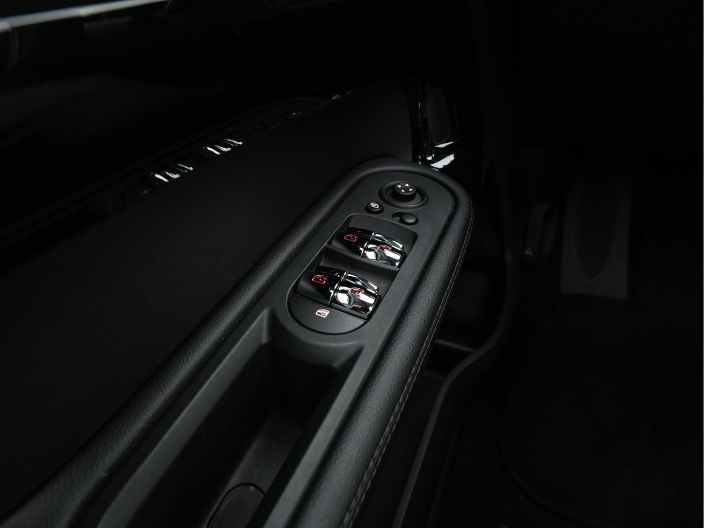 MINI Countryman 1.5 Cooper Chili Aut. *PANO | LEATHER-FABRIC | FULL-LED | HARMAN/KARDON | HEATED-SPORTSEATS | KEYLESS | NAVI-FULLMAP | PRIVACY-GLASS | AMBIENTLIGHT | ECC | PDC | CRUISE | 18''ALU*