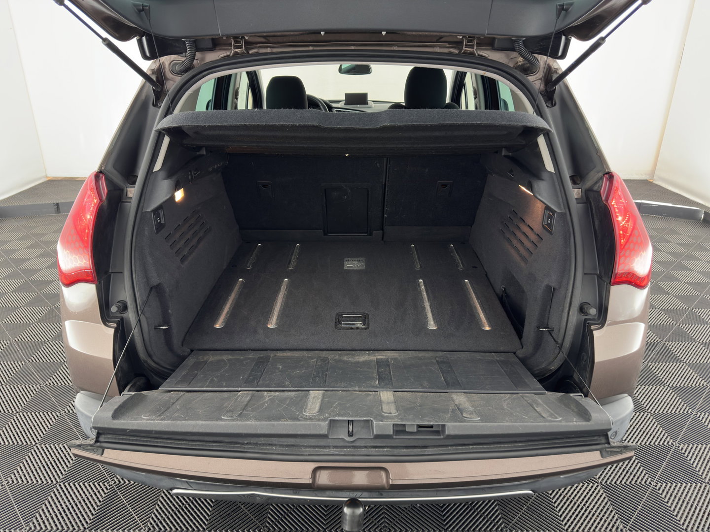 Peugeot 3008 2.0 HDiF HYbrid4 Blue Lease Aut. *NAVI-FULLMAP | COMFORTSEATS | SHIFTPADDLES | PRIVACY-GLASS | ECC | PDC | CRUISE | TOWBAR | 16''ALU*