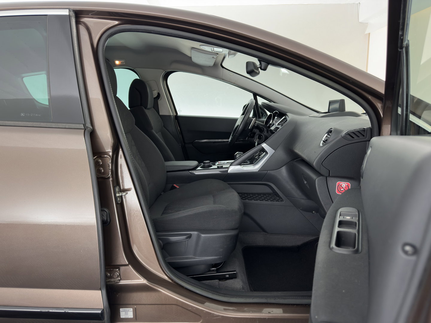 Peugeot 3008 2.0 HDiF HYbrid4 Blue Lease Aut. *NAVI-FULLMAP | COMFORTSEATS | SHIFTPADDLES | PRIVACY-GLASS | ECC | PDC | CRUISE | TOWBAR | 16''ALU*