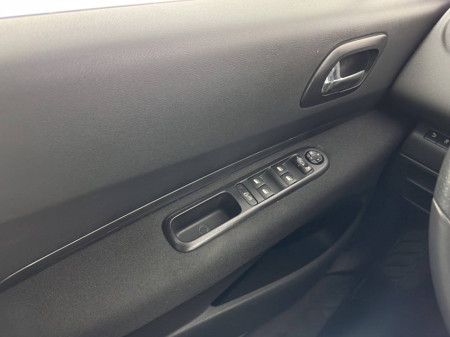 Peugeot 3008 2.0 HDiF HYbrid4 Blue Lease Aut. *NAVI-FULLMAP | COMFORTSEATS | SHIFTPADDLES | PRIVACY-GLASS | ECC | PDC | CRUISE | TOWBAR | 16''ALU*