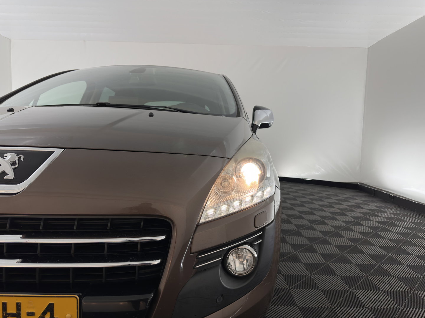 Peugeot 3008 2.0 HDiF HYbrid4 Blue Lease Aut. *NAVI-FULLMAP | COMFORTSEATS | SHIFTPADDLES | PRIVACY-GLASS | ECC | PDC | CRUISE | TOWBAR | 16''ALU*