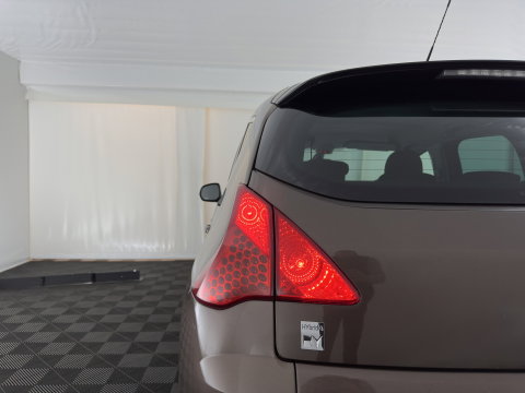 Peugeot 3008 2.0 HDiF HYbrid4 Blue Lease Aut. *NAVI-FULLMAP | COMFORTSEATS | SHIFTPADDLES | PRIVACY-GLASS | ECC | PDC | CRUISE | TOWBAR | 16''ALU*
