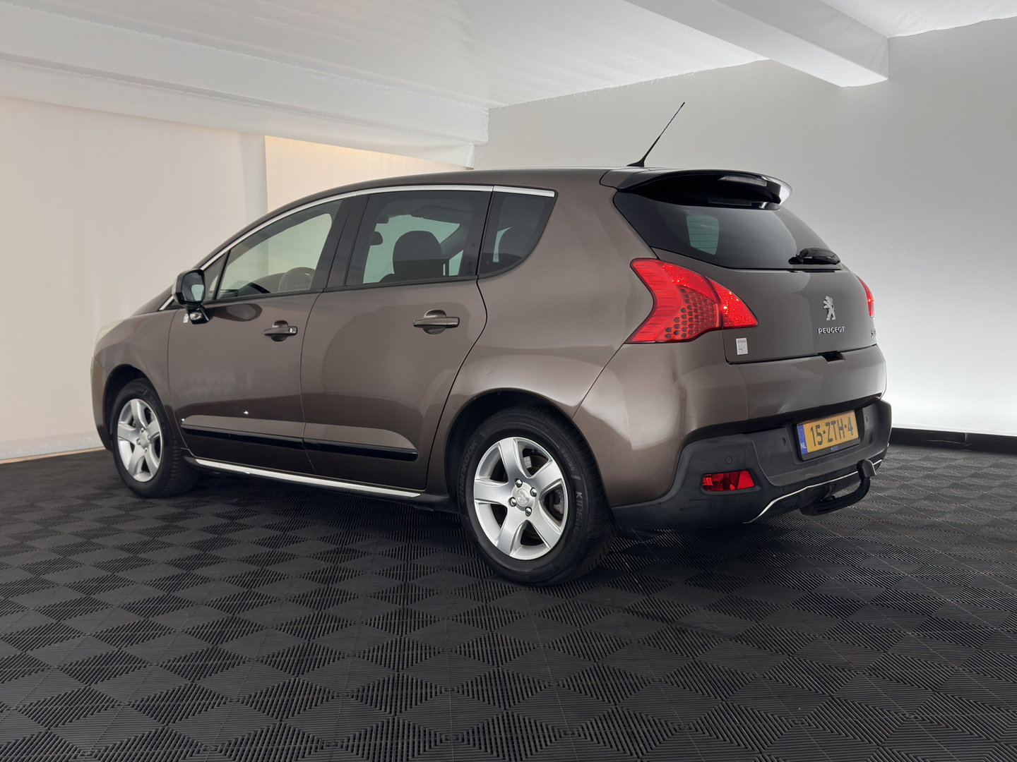 Peugeot 3008 2.0 HDiF HYbrid4 Blue Lease Aut. *NAVI-FULLMAP | COMFORTSEATS | SHIFTPADDLES | PRIVACY-GLASS | ECC | PDC | CRUISE | TOWBAR | 16''ALU*
