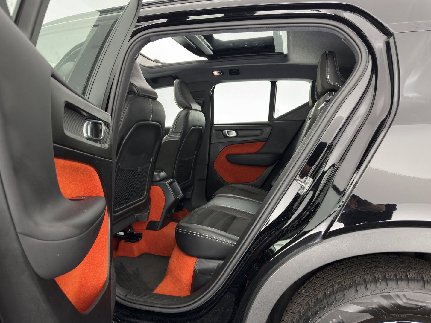 Volvo XC40 1.5 T3 R-Design *PANO | LEATHER-MICROFIBRE | FULL-LED | HARMAN/KARDON | HEATED-SPORTSEATS | DIGI-COCKPIT | NAVI-FULLMAP | ECC | PDC | CRUISE | TOWBAR | 18''ALU*