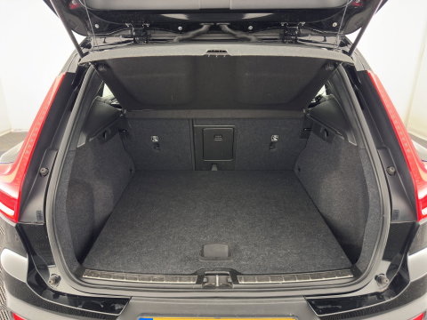Volvo XC40 1.5 T3 R-Design *PANO | LEATHER-MICROFIBRE | FULL-LED | HARMAN/KARDON | HEATED-SPORTSEATS | DIGI-COCKPIT | NAVI-FULLMAP | ECC | PDC | CRUISE | TOWBAR | 18''ALU*