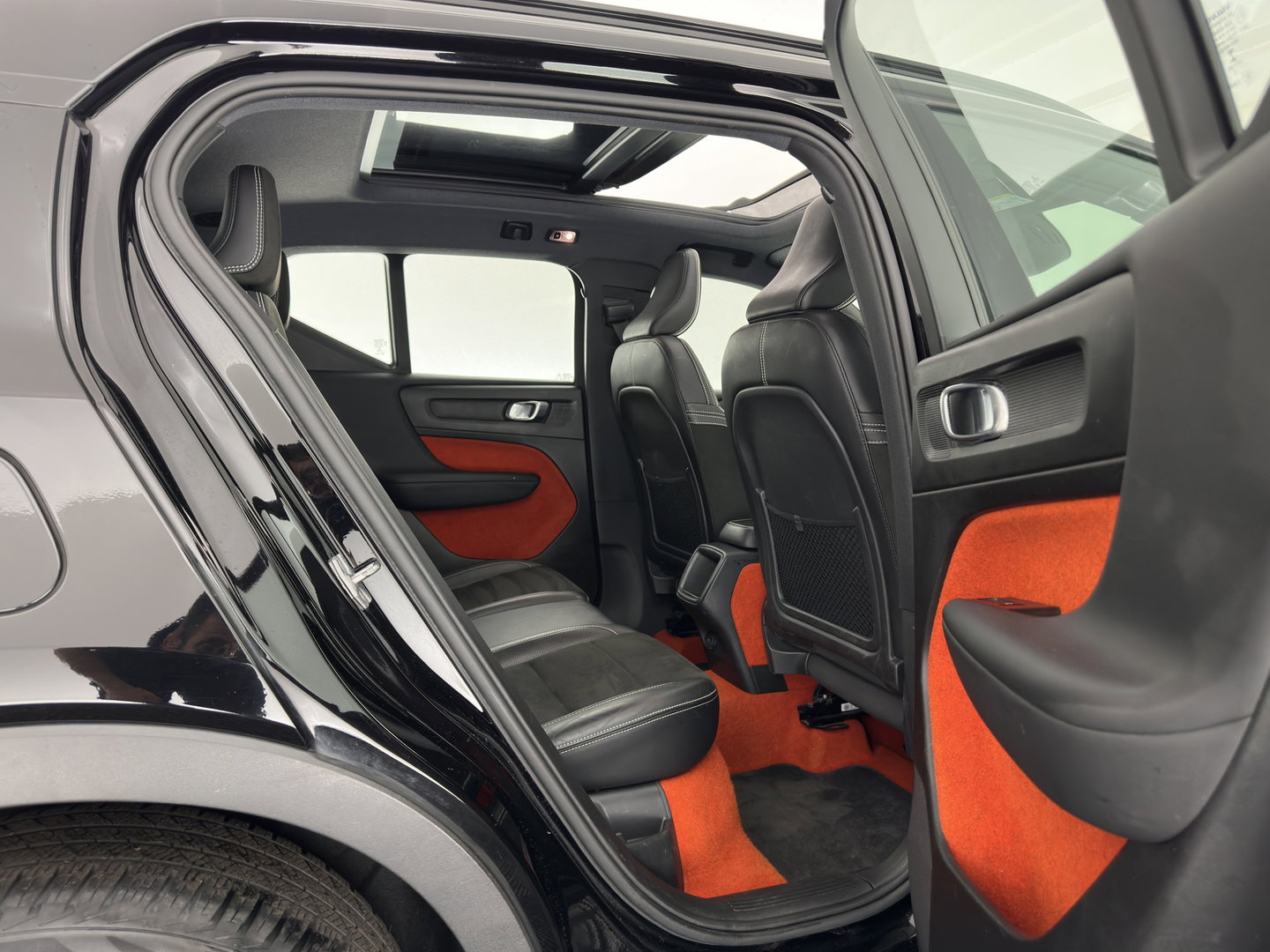 Volvo XC40 1.5 T3 R-Design *PANO | LEATHER-MICROFIBRE | FULL-LED | HARMAN/KARDON | HEATED-SPORTSEATS | DIGI-COCKPIT | NAVI-FULLMAP | ECC | PDC | CRUISE | TOWBAR | 18''ALU*
