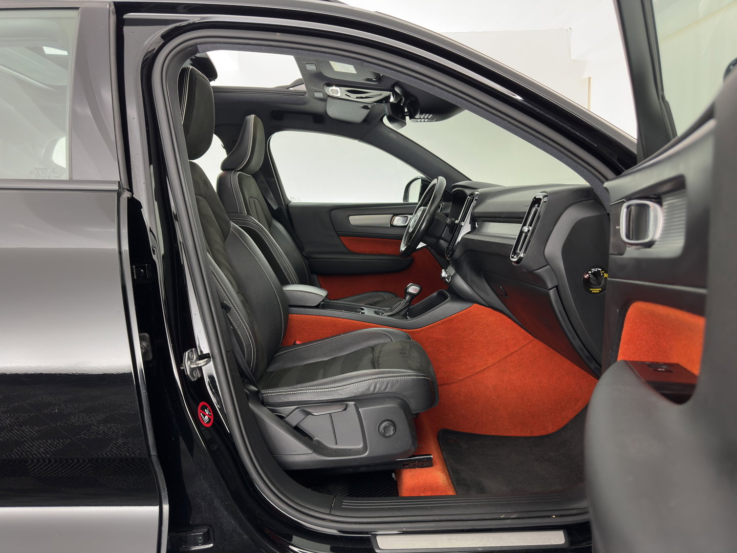 Volvo XC40 1.5 T3 R-Design *PANO | LEATHER-MICROFIBRE | FULL-LED | HARMAN/KARDON | HEATED-SPORTSEATS | DIGI-COCKPIT | NAVI-FULLMAP | ECC | PDC | CRUISE | TOWBAR | 18''ALU*