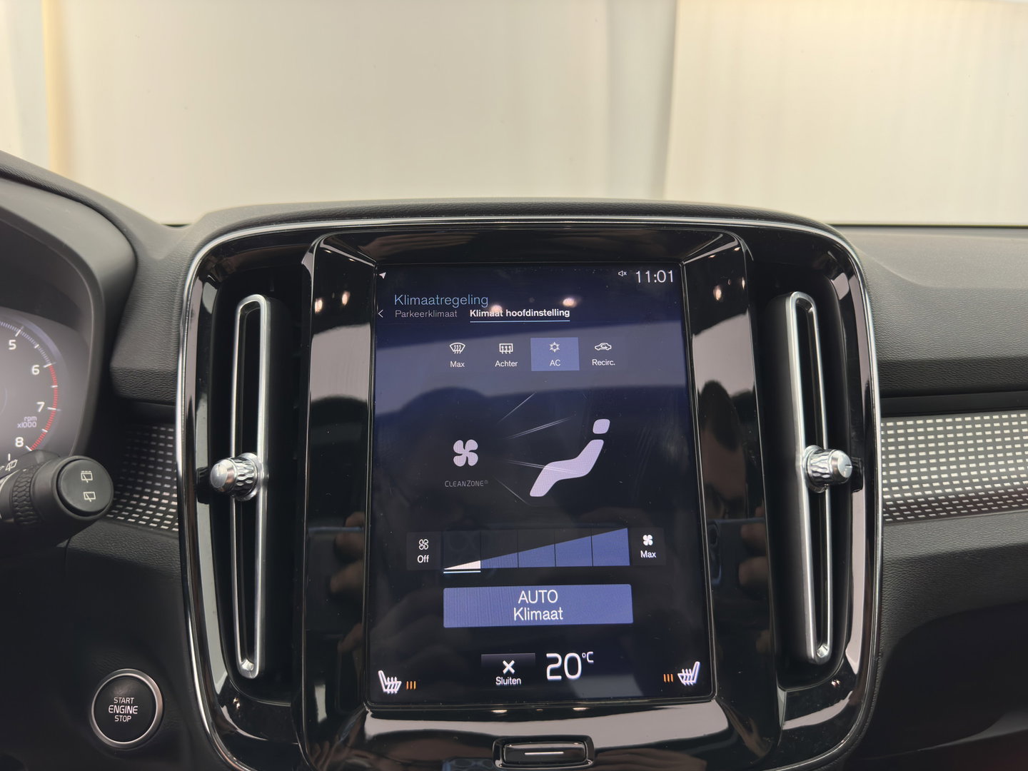 Volvo XC40 1.5 T3 R-Design *PANO | LEATHER-MICROFIBRE | FULL-LED | HARMAN/KARDON | HEATED-SPORTSEATS | DIGI-COCKPIT | NAVI-FULLMAP | ECC | PDC | CRUISE | TOWBAR | 18''ALU*