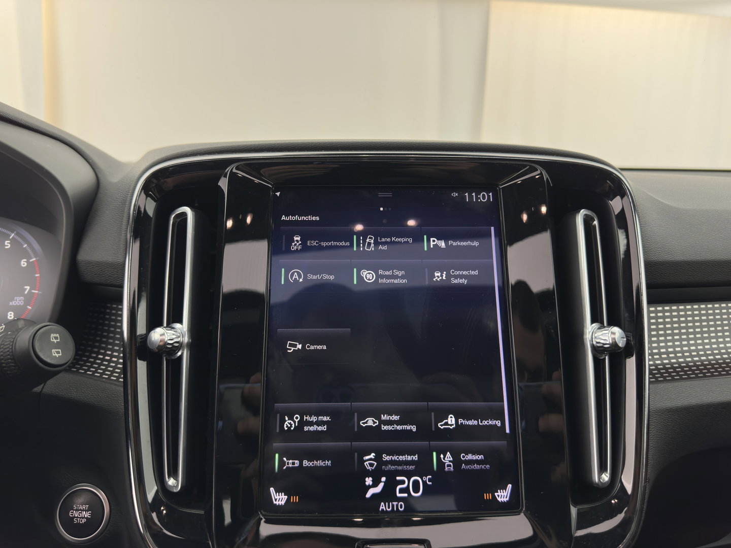 Volvo XC40 1.5 T3 R-Design *PANO | LEATHER-MICROFIBRE | FULL-LED | HARMAN/KARDON | HEATED-SPORTSEATS | DIGI-COCKPIT | NAVI-FULLMAP | ECC | PDC | CRUISE | TOWBAR | 18''ALU*