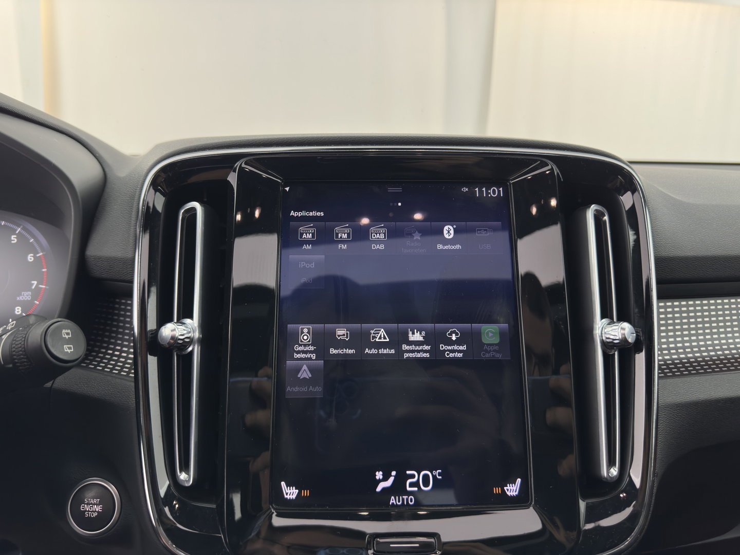Volvo XC40 1.5 T3 R-Design *PANO | LEATHER-MICROFIBRE | FULL-LED | HARMAN/KARDON | HEATED-SPORTSEATS | DIGI-COCKPIT | NAVI-FULLMAP | ECC | PDC | CRUISE | TOWBAR | 18''ALU*
