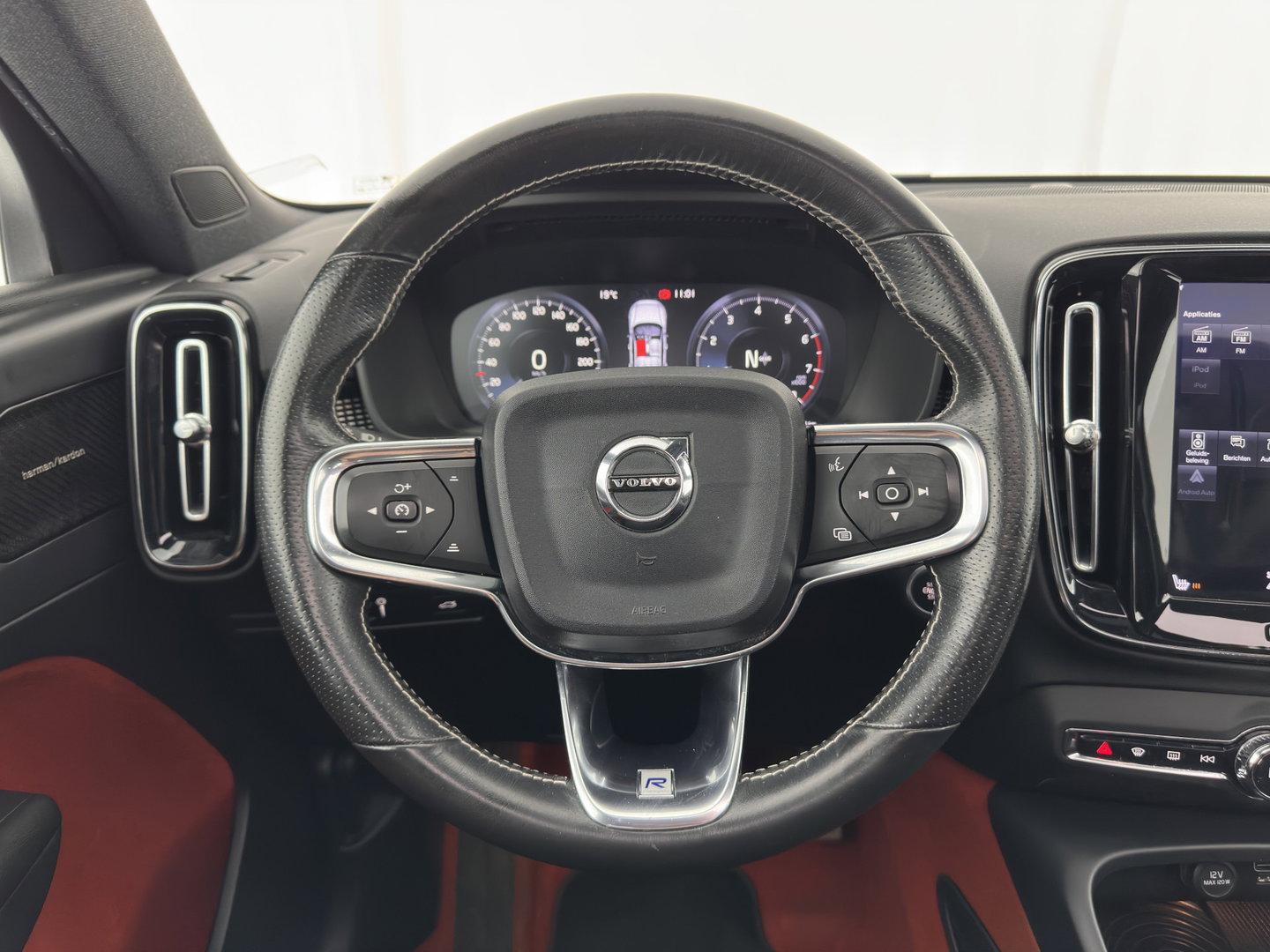 Volvo XC40 1.5 T3 R-Design *PANO | LEATHER-MICROFIBRE | FULL-LED | HARMAN/KARDON | HEATED-SPORTSEATS | DIGI-COCKPIT | NAVI-FULLMAP | ECC | PDC | CRUISE | TOWBAR | 18''ALU*