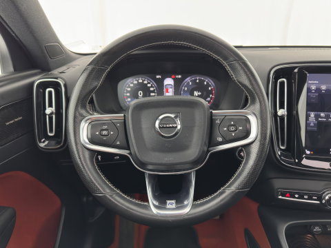 Volvo XC40 1.5 T3 R-Design *PANO | LEATHER-MICROFIBRE | FULL-LED | HARMAN/KARDON | HEATED-SPORTSEATS | DIGI-COCKPIT | NAVI-FULLMAP | ECC | PDC | CRUISE | TOWBAR | 18''ALU*