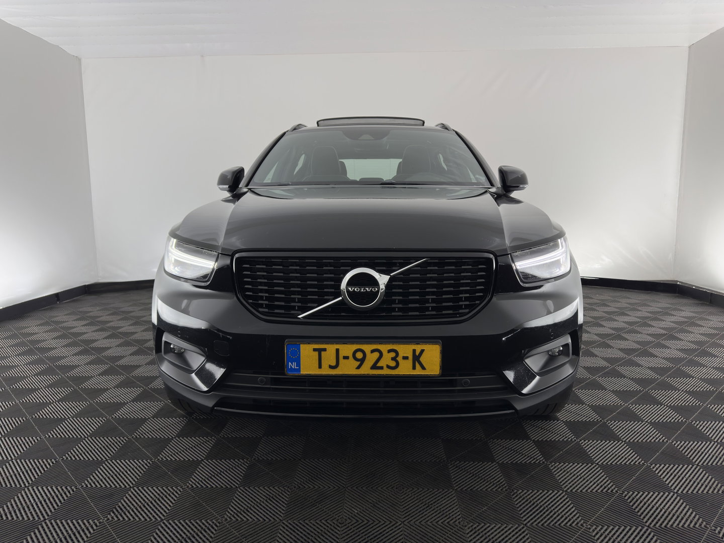 Volvo XC40 1.5 T3 R-Design *PANO | LEATHER-MICROFIBRE | FULL-LED | HARMAN/KARDON | HEATED-SPORTSEATS | DIGI-COCKPIT | NAVI-FULLMAP | ECC | PDC | CRUISE | TOWBAR | 18''ALU*