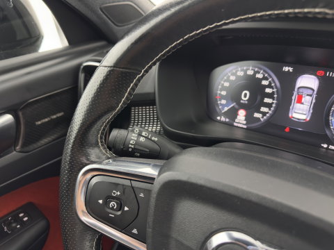 Volvo XC40 1.5 T3 R-Design *PANO | LEATHER-MICROFIBRE | FULL-LED | HARMAN/KARDON | HEATED-SPORTSEATS | DIGI-COCKPIT | NAVI-FULLMAP | ECC | PDC | CRUISE | TOWBAR | 18''ALU*