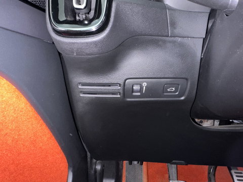 Volvo XC40 1.5 T3 R-Design *PANO | LEATHER-MICROFIBRE | FULL-LED | HARMAN/KARDON | HEATED-SPORTSEATS | DIGI-COCKPIT | NAVI-FULLMAP | ECC | PDC | CRUISE | TOWBAR | 18''ALU*