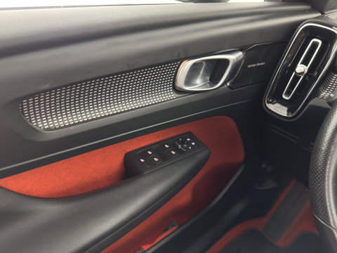 Volvo XC40 1.5 T3 R-Design *PANO | LEATHER-MICROFIBRE | FULL-LED | HARMAN/KARDON | HEATED-SPORTSEATS | DIGI-COCKPIT | NAVI-FULLMAP | ECC | PDC | CRUISE | TOWBAR | 18''ALU*