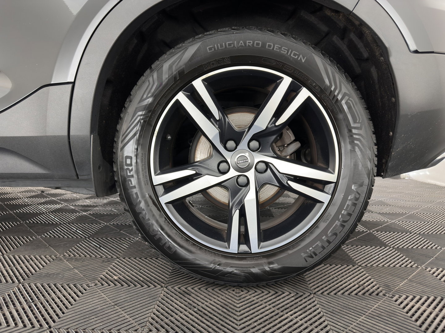 Volvo XC40 1.5 T3 R-Design *PANO | LEATHER-MICROFIBRE | FULL-LED | HARMAN/KARDON | HEATED-SPORTSEATS | DIGI-COCKPIT | NAVI-FULLMAP | ECC | PDC | CRUISE | TOWBAR | 18''ALU*
