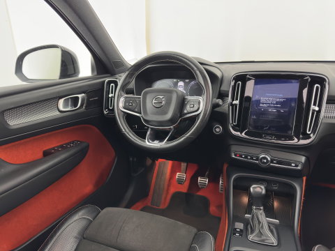 Volvo XC40 1.5 T3 R-Design *PANO | LEATHER-MICROFIBRE | FULL-LED | HARMAN/KARDON | HEATED-SPORTSEATS | DIGI-COCKPIT | NAVI-FULLMAP | ECC | PDC | CRUISE | TOWBAR | 18''ALU*