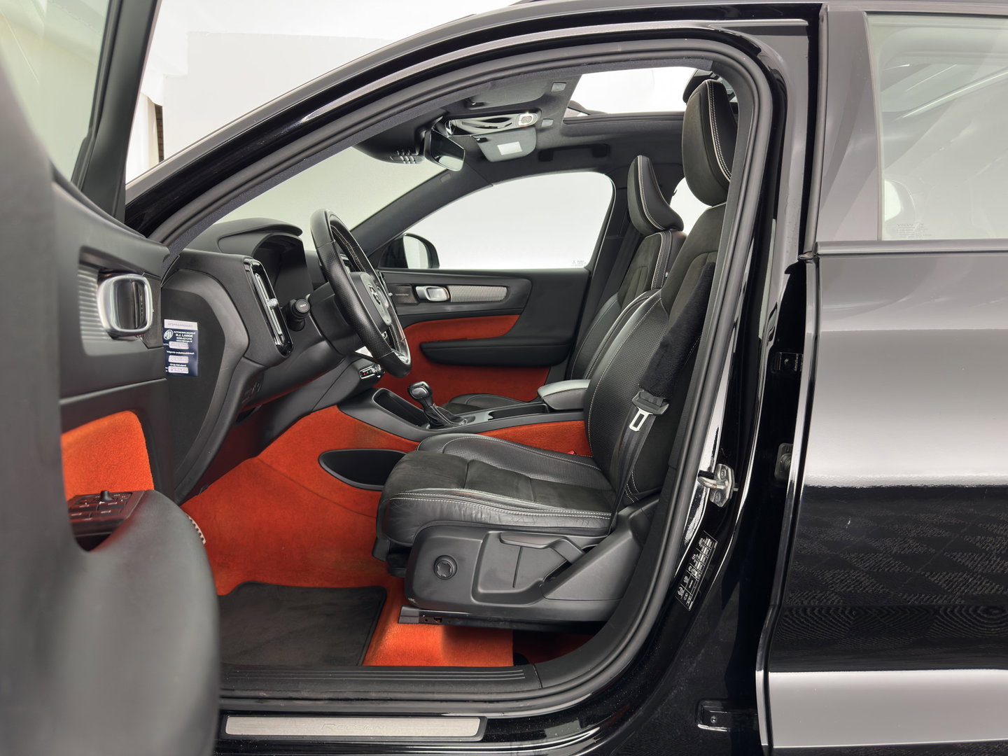 Volvo XC40 1.5 T3 R-Design *PANO | LEATHER-MICROFIBRE | FULL-LED | HARMAN/KARDON | HEATED-SPORTSEATS | DIGI-COCKPIT | NAVI-FULLMAP | ECC | PDC | CRUISE | TOWBAR | 18''ALU*