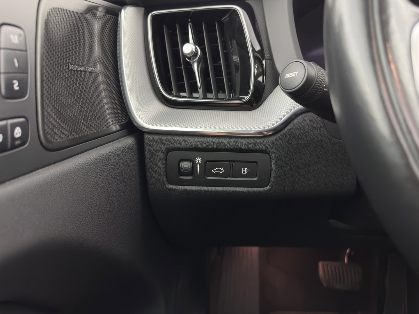Volvo XC60 2.0 T6 AWD Inscription (Plug-In) {SoH-89%} (INCL-BTW) *PANO | LEATHER | FULL-LED | HARMAN/KARDON | MEMORY-PACK | DIGI-COCKPIT | HEATED-COMFORTSEATS | TOPVIEW | NAVI-FULLMAP | ECC | PDC | CAMERA | 21''ALU*