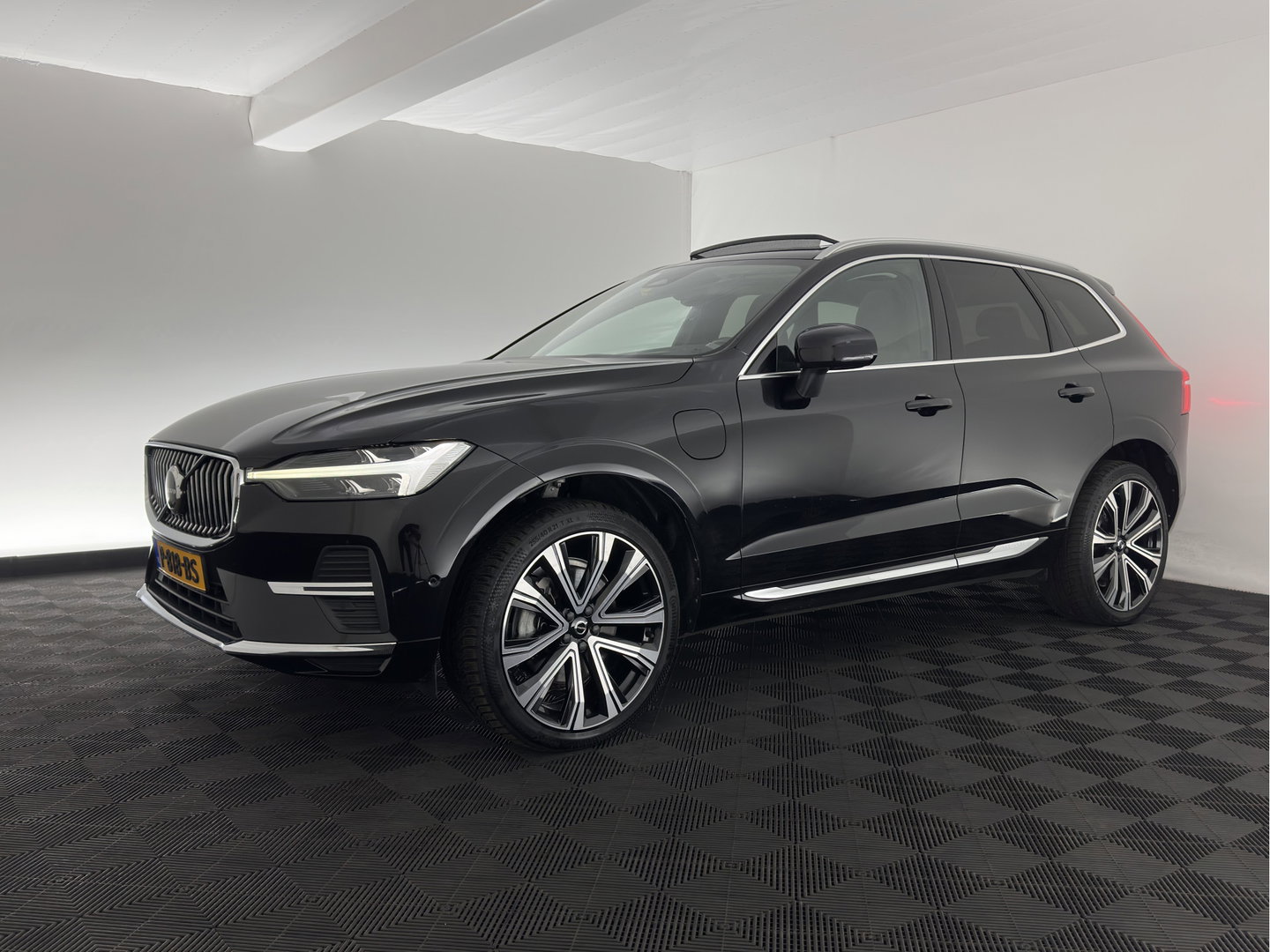 Volvo XC60 2.0 T6 AWD Inscription (Plug-In) {SoH-89%} (INCL-BTW) *PANO | LEATHER | FULL-LED | HARMAN/KARDON | MEMORY-PACK | DIGI-COCKPIT | HEATED-COMFORTSEATS | TOPVIEW | NAVI-FULLMAP | ECC | PDC | CAMERA | 21''ALU*