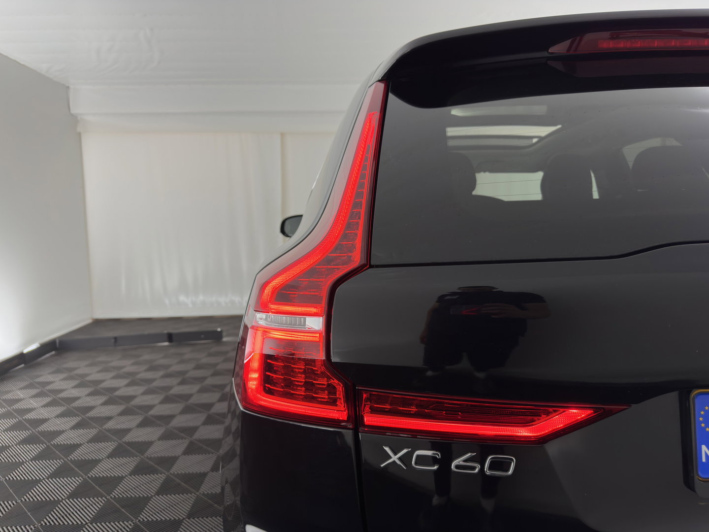Volvo XC60 2.0 T6 AWD Inscription (Plug-In) {SoH-89%} (INCL-BTW) *PANO | LEATHER | FULL-LED | HARMAN/KARDON | MEMORY-PACK | DIGI-COCKPIT | HEATED-COMFORTSEATS | TOPVIEW | NAVI-FULLMAP | ECC | PDC | CAMERA | 21''ALU*
