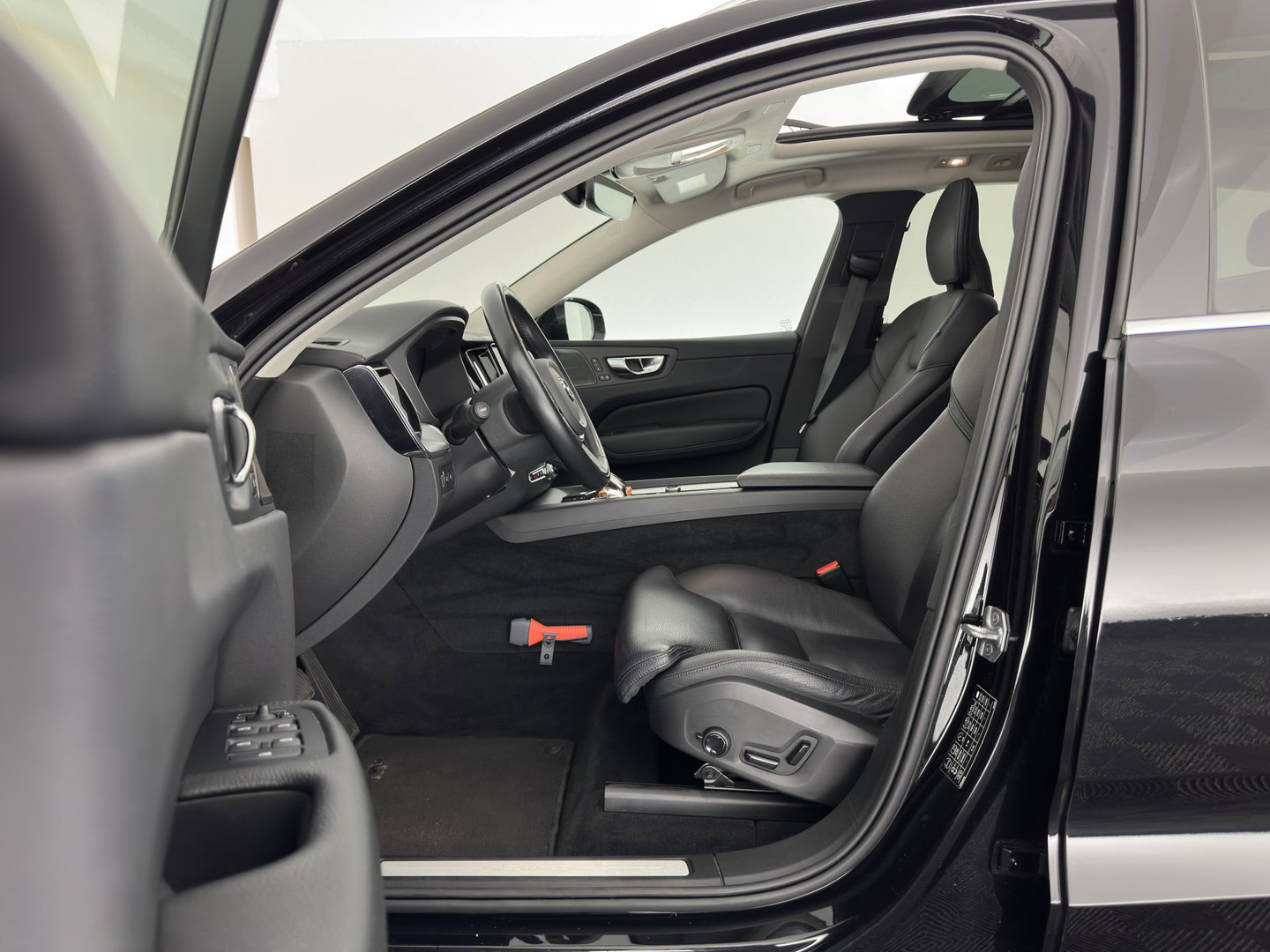 Volvo XC60 2.0 T6 AWD Inscription (Plug-In) {SoH-89%} (INCL-BTW) *PANO | LEATHER | FULL-LED | HARMAN/KARDON | MEMORY-PACK | DIGI-COCKPIT | HEATED-COMFORTSEATS | TOPVIEW | NAVI-FULLMAP | ECC | PDC | CAMERA | 21''ALU*