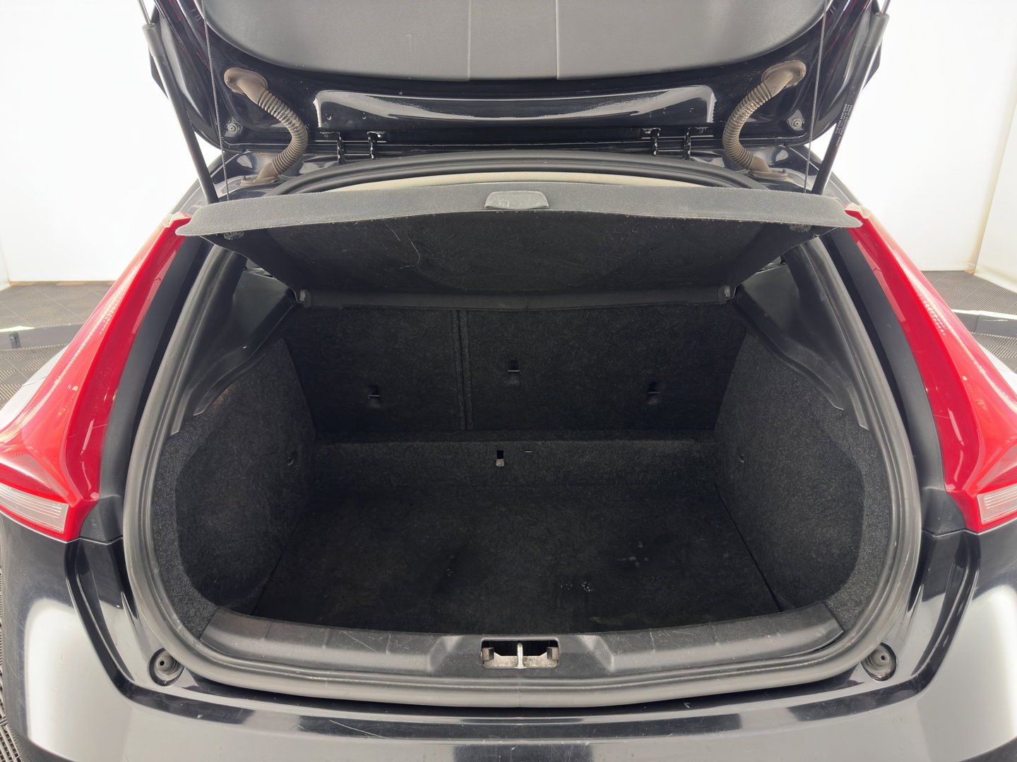 Volvo V40 2.0 D4 Summum Business *LEATHER | NAVI-FULLMAP | MEMORY-PACK | SIPS | HEATED-COMFORTSEATS | PRIVACY-GLASS | TOWBAR | 17"ALU*
