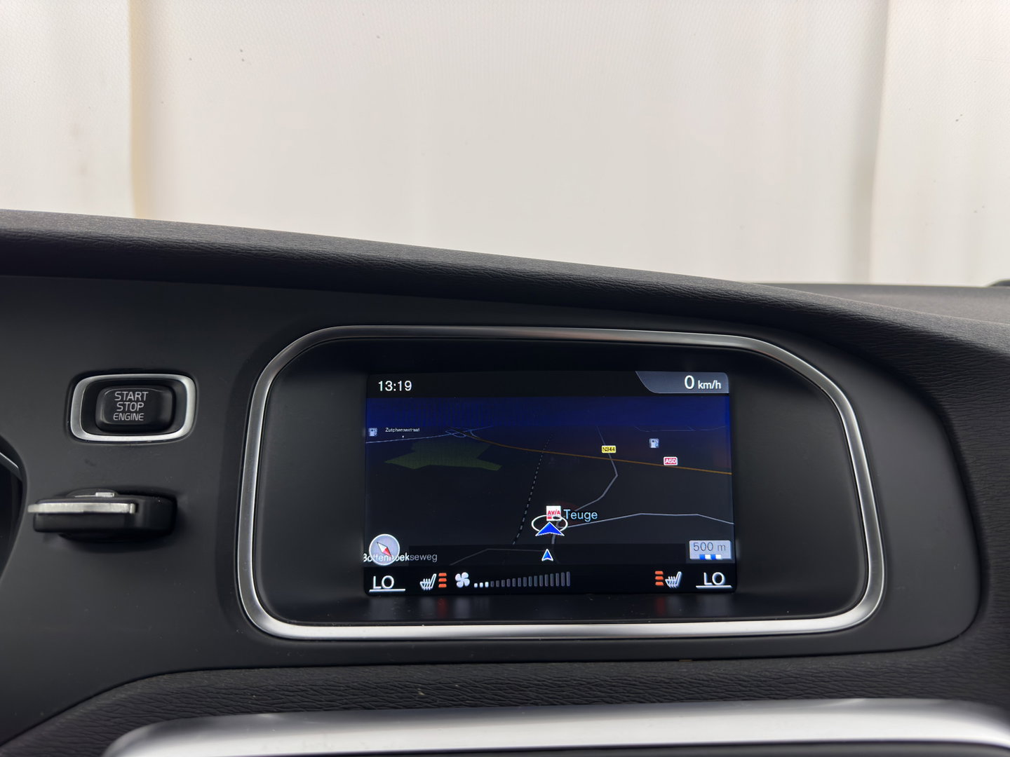 Volvo V40 2.0 D4 Summum Business *LEATHER | NAVI-FULLMAP | MEMORY-PACK | SIPS | HEATED-COMFORTSEATS | PRIVACY-GLASS | TOWBAR | 17"ALU*