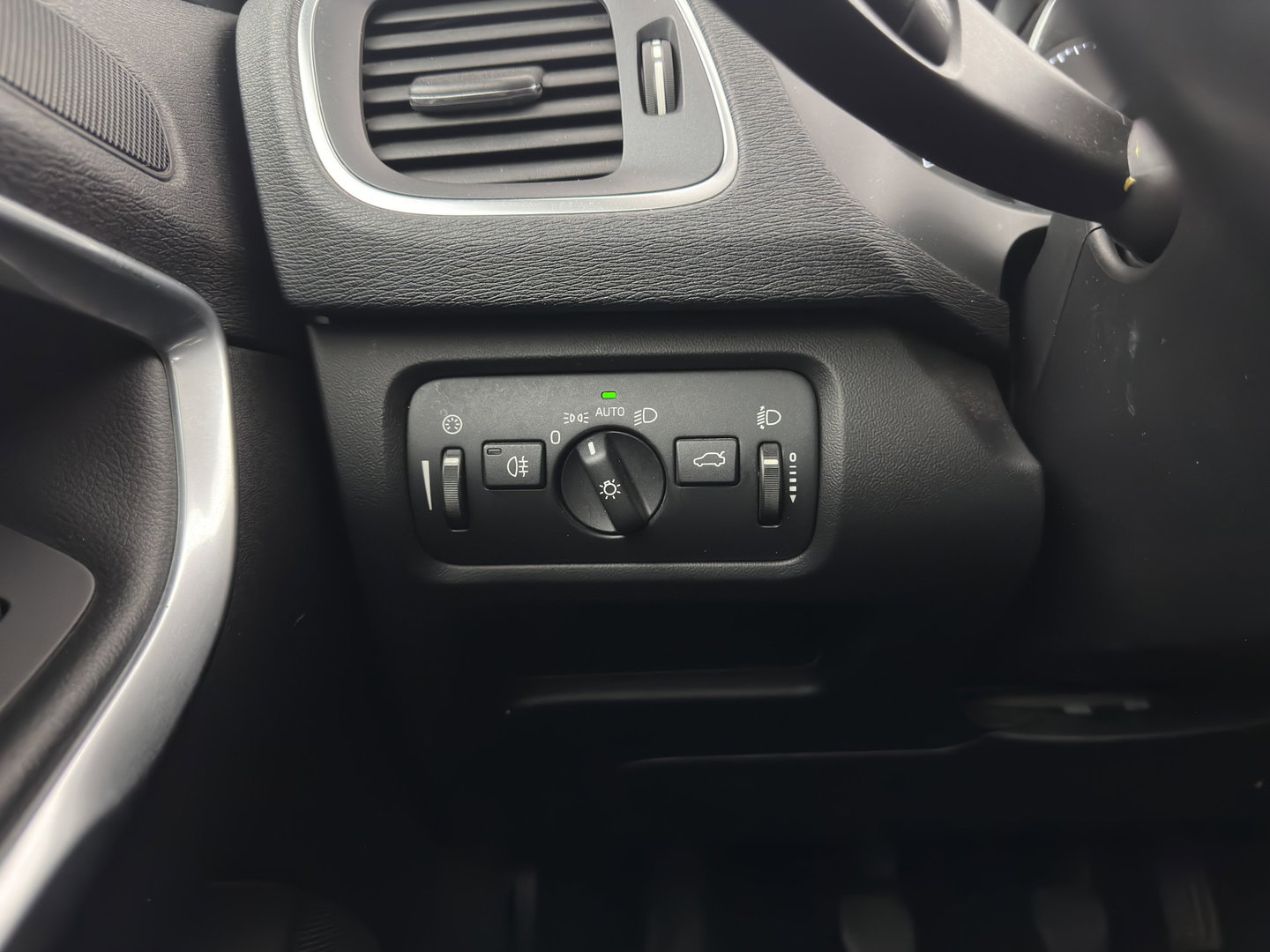 Volvo V40 2.0 D4 Summum Business *LEATHER | NAVI-FULLMAP | MEMORY-PACK | SIPS | HEATED-COMFORTSEATS | PRIVACY-GLASS | TOWBAR | 17"ALU*