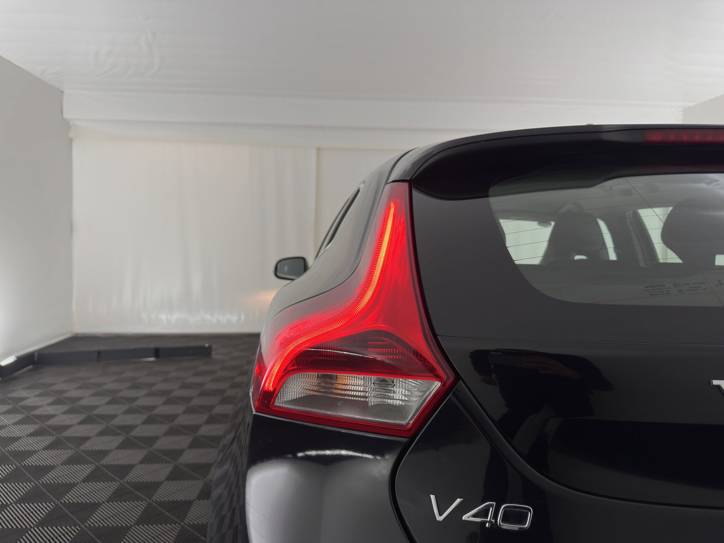 Volvo V40 2.0 D4 Summum Business *LEATHER | NAVI-FULLMAP | MEMORY-PACK | SIPS | HEATED-COMFORTSEATS | PRIVACY-GLASS | TOWBAR | 17"ALU*