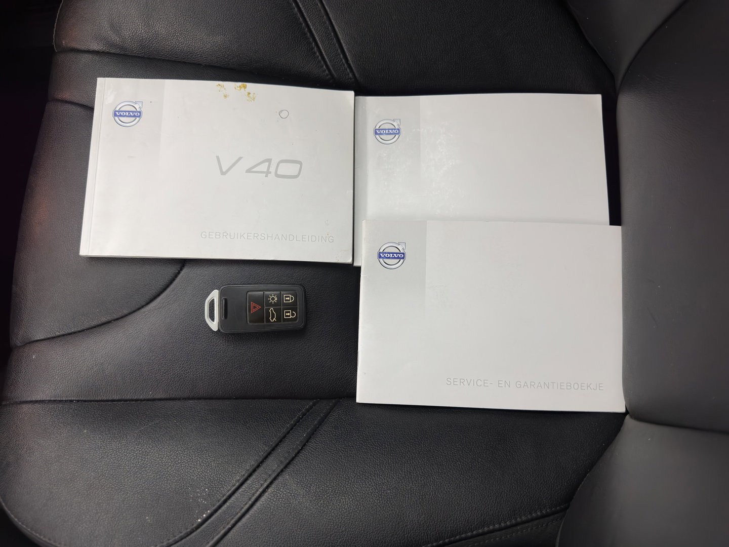 Volvo V40 2.0 D4 Summum Business *LEATHER | NAVI-FULLMAP | MEMORY-PACK | SIPS | HEATED-COMFORTSEATS | PRIVACY-GLASS | TOWBAR | 17"ALU*