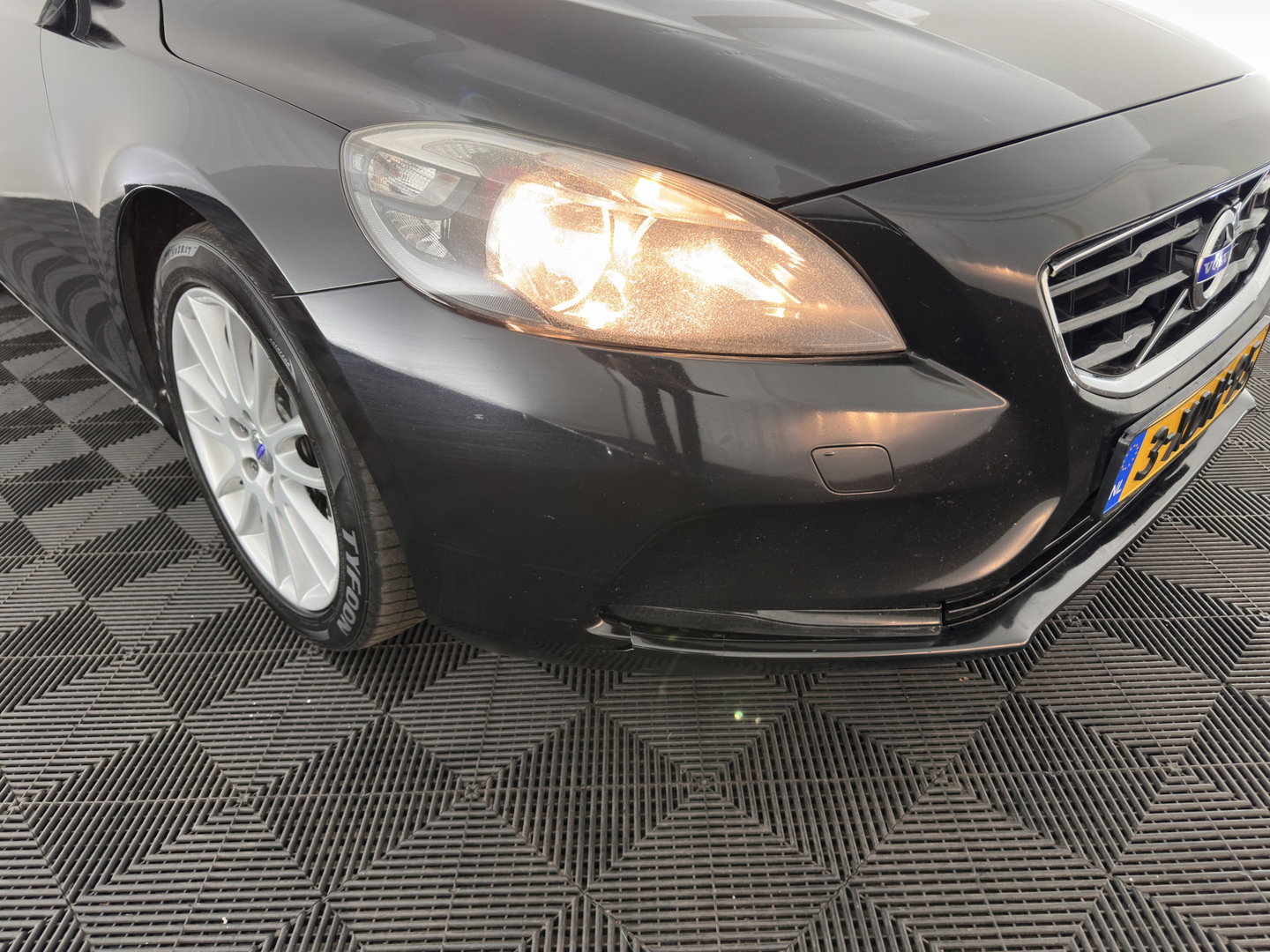 Volvo V40 2.0 D4 Summum Business *LEATHER | NAVI-FULLMAP | MEMORY-PACK | SIPS | HEATED-COMFORTSEATS | PRIVACY-GLASS | TOWBAR | 17"ALU*