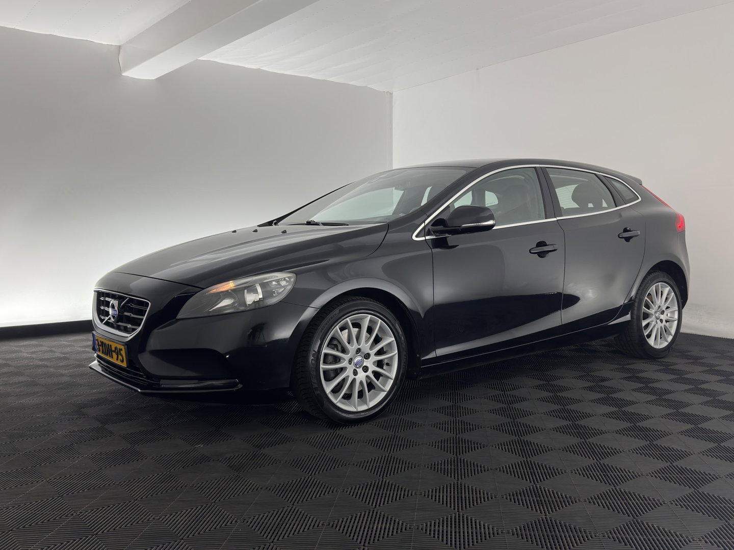 Volvo V40 2.0 D4 Summum Business *LEATHER | NAVI-FULLMAP | MEMORY-PACK | SIPS | HEATED-COMFORTSEATS | PRIVACY-GLASS | TOWBAR | 17"ALU*
