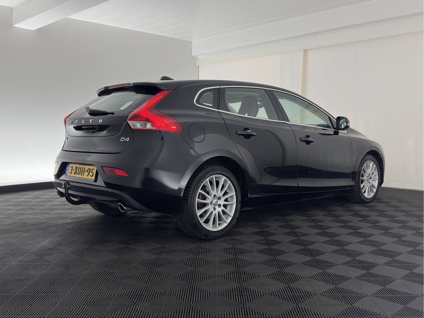 Volvo V40 2.0 D4 Summum Business *LEATHER | NAVI-FULLMAP | MEMORY-PACK | SIPS | HEATED-COMFORTSEATS | PRIVACY-GLASS | TOWBAR | 17"ALU*