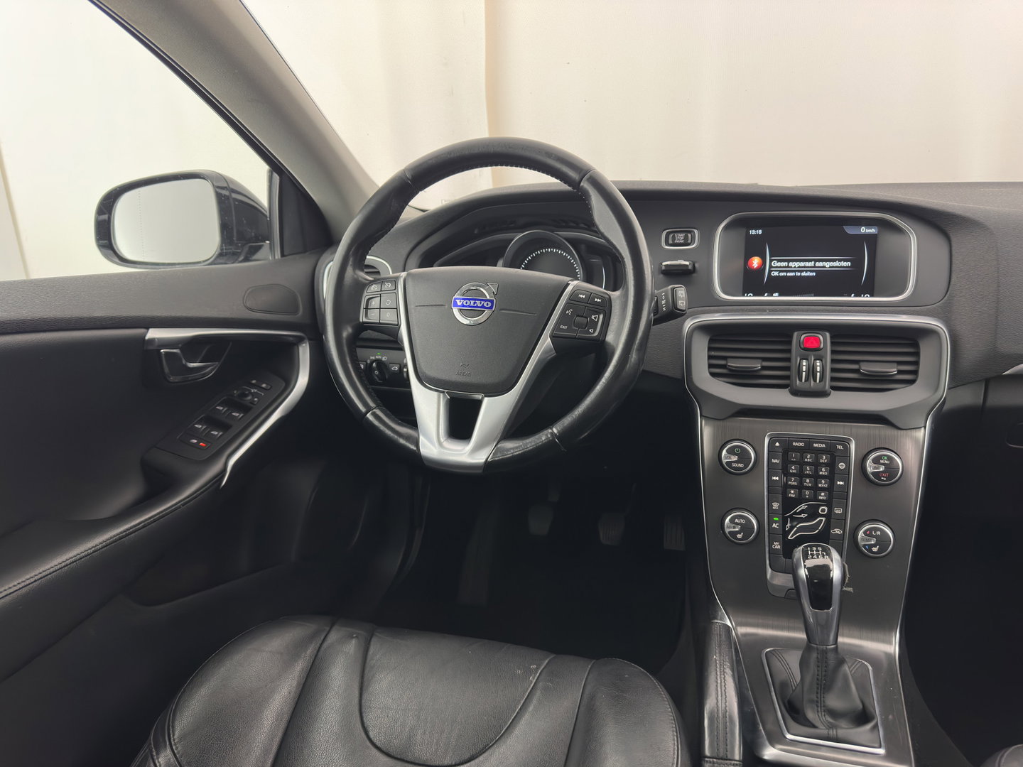 Volvo V40 2.0 D4 Summum Business *LEATHER | NAVI-FULLMAP | MEMORY-PACK | SIPS | HEATED-COMFORTSEATS | PRIVACY-GLASS | TOWBAR | 17"ALU*