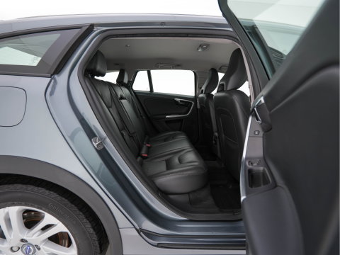 Volvo V60 Cross Country 2.0 D3 Momentum Business *LEATHER | NAVI-FULLMAP | CAMERA | TOWBAR | HEATED-COMFORTSEATS | 17''ALU*