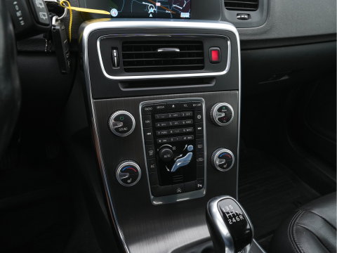 Volvo V60 Cross Country 2.0 D3 Momentum Business *LEATHER | NAVI-FULLMAP | CAMERA | TOWBAR | HEATED-COMFORTSEATS | 17''ALU*