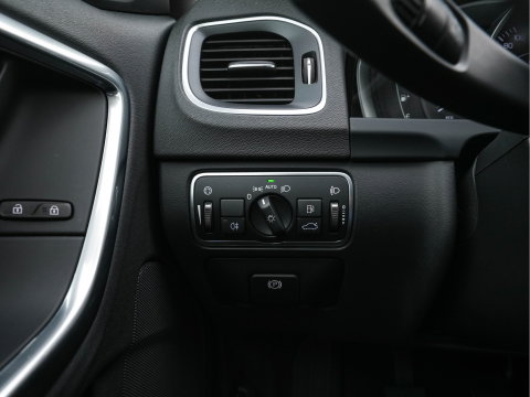Volvo V60 Cross Country 2.0 D3 Momentum Business *LEATHER | NAVI-FULLMAP | CAMERA | TOWBAR | HEATED-COMFORTSEATS | 17''ALU*